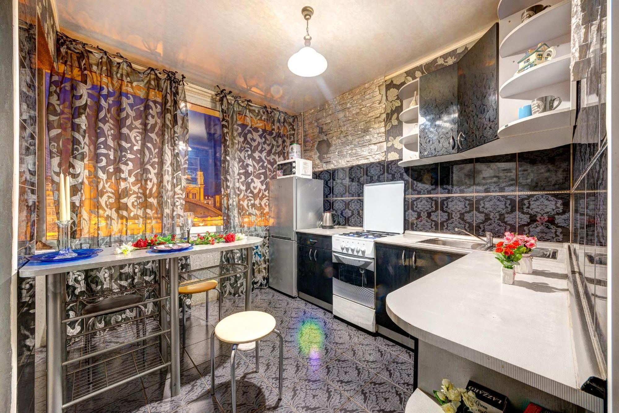 4-кімнатні поруч з метро золоті ворота Apartment